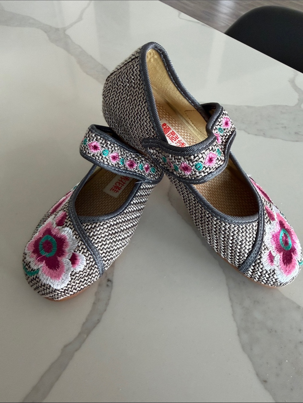 Women’s Mary Jane Shoes Floral Embroidered in Pink and Teal. Wmn’s 7.5-8. Cute - Picture 7 of 11